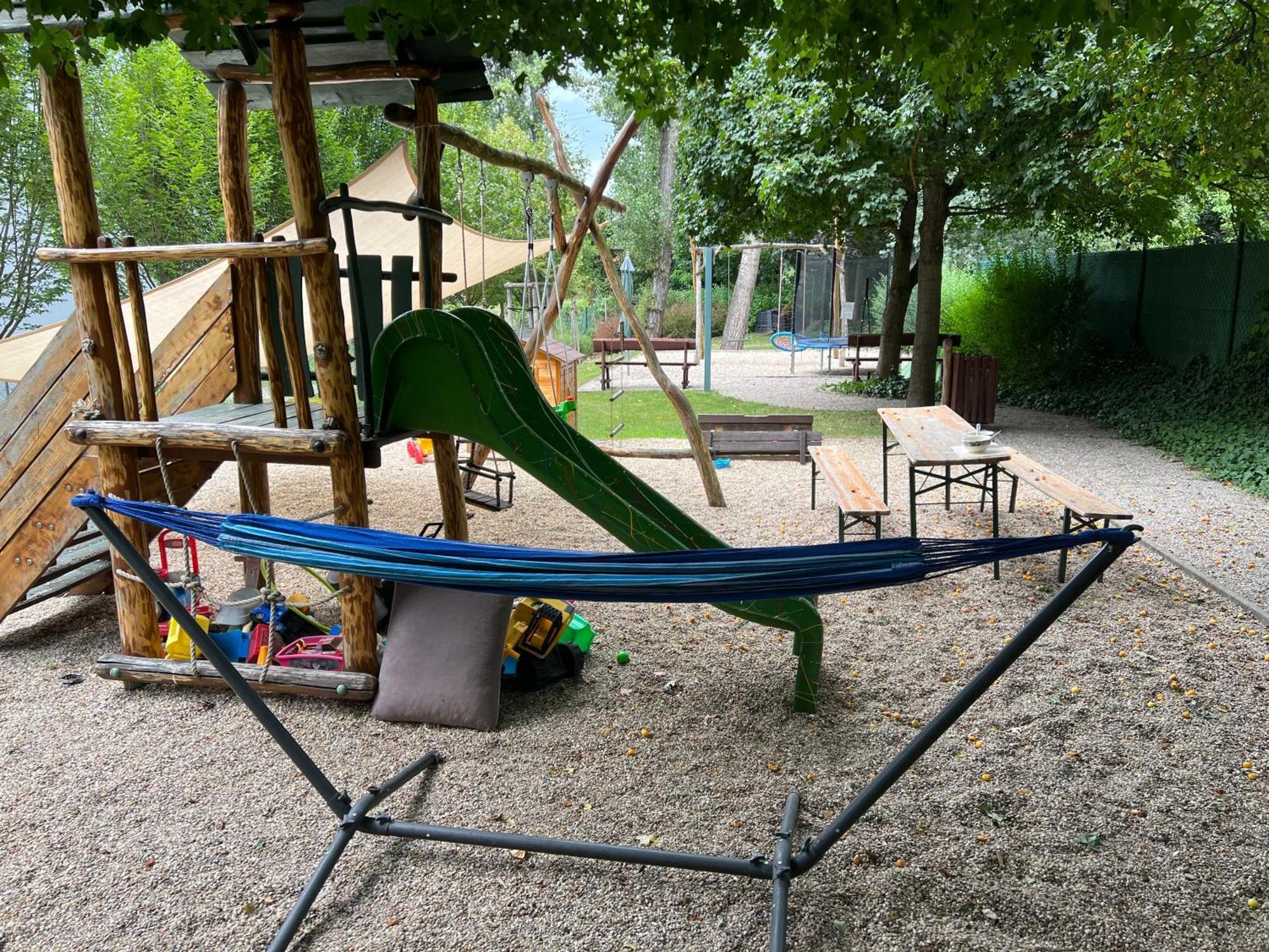 Forest Park Garden Apartment Bratislava Bagian luar foto