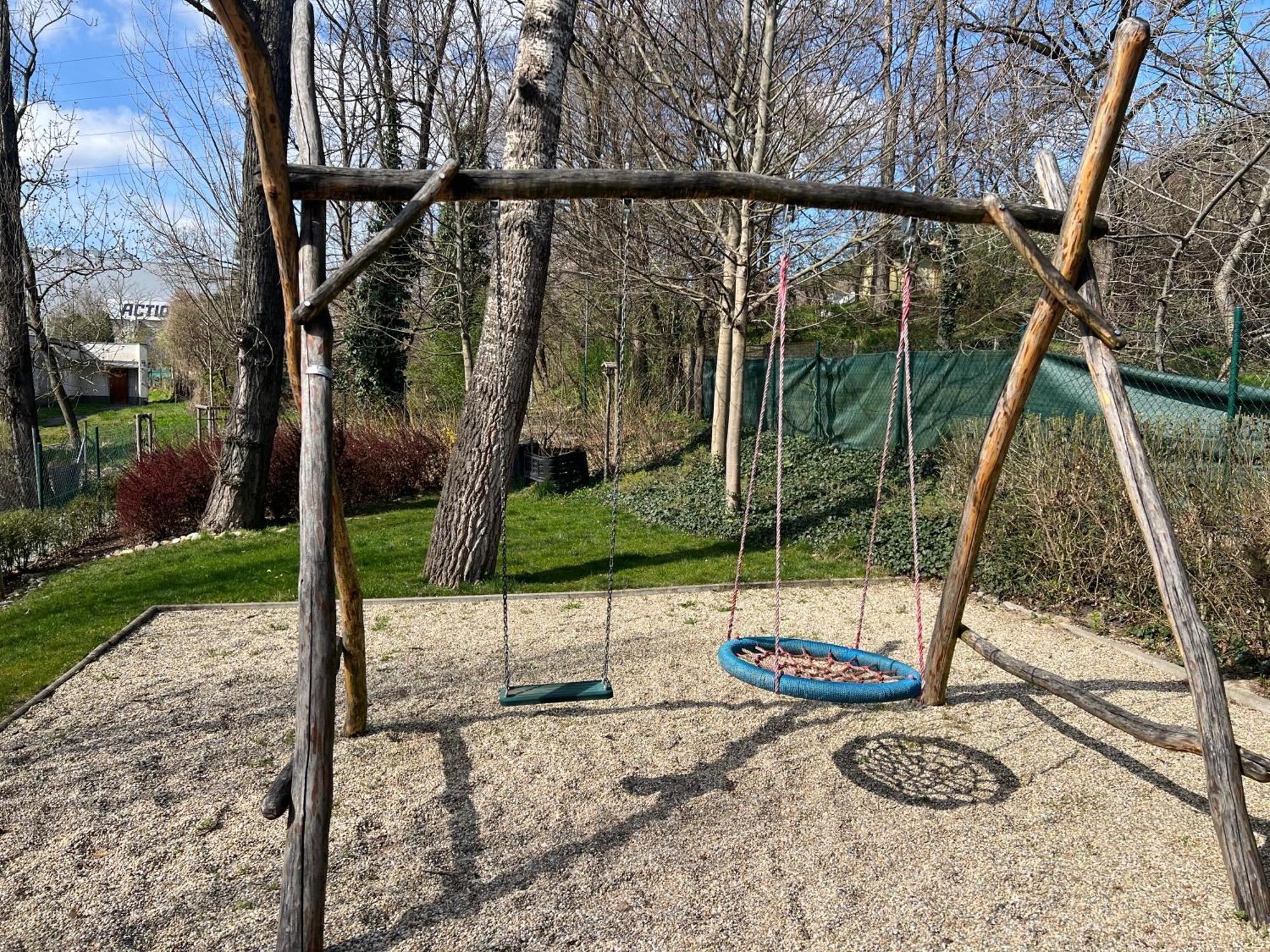 Forest Park Garden Apartment Bratislava Bagian luar foto
